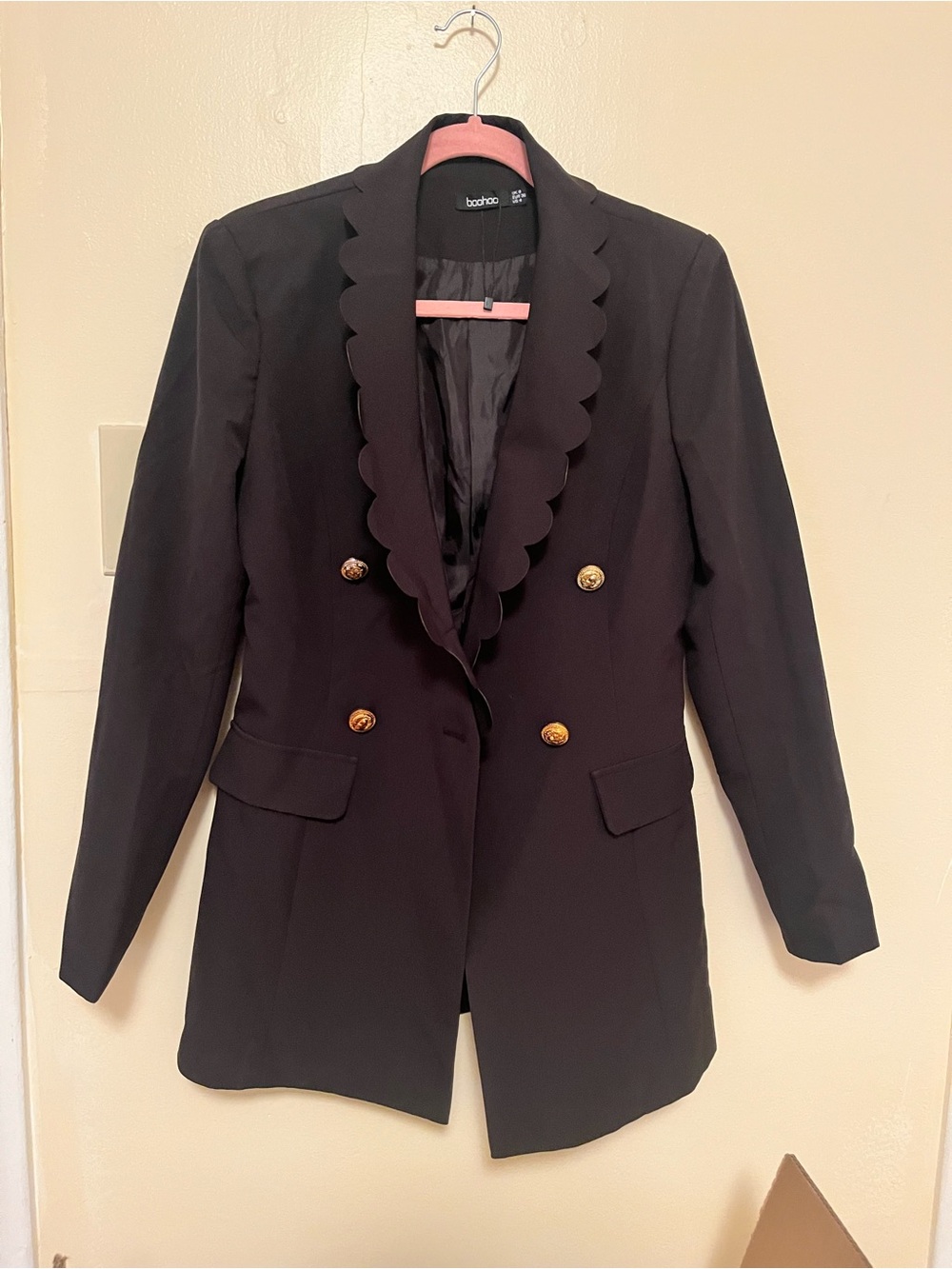 Boohoo Black Scallop-Edge Double-Breasted Blazer with Gold Buttons